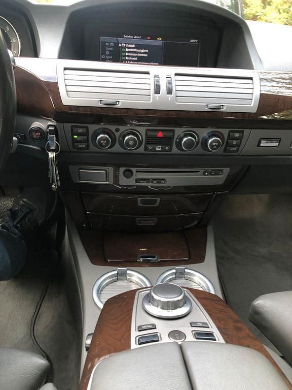 Second-hand BMW 740 306 CP (225 kW) 2006 Argintiu Berlinǎ