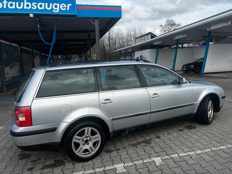 Gebraucht VW Passat 131 PS (96 kW) 2001 Silber Kombi