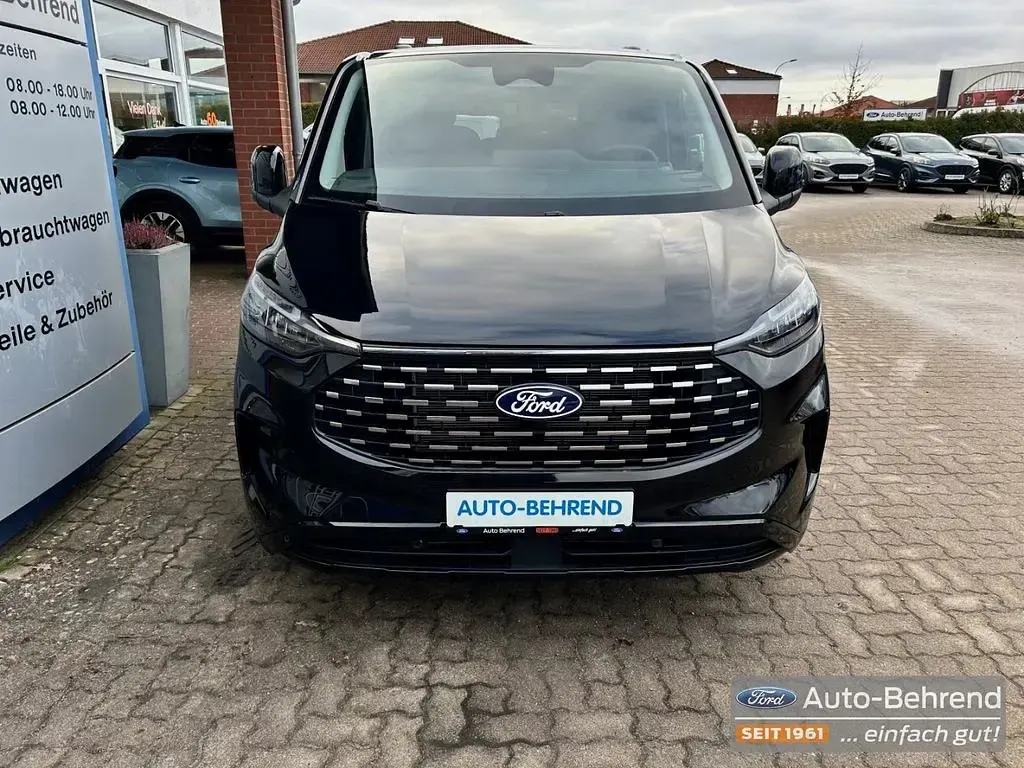 Neu Ford Tourneo Titanium 150 PS (110 kW) 2025 Agate black Van / Kleinbus