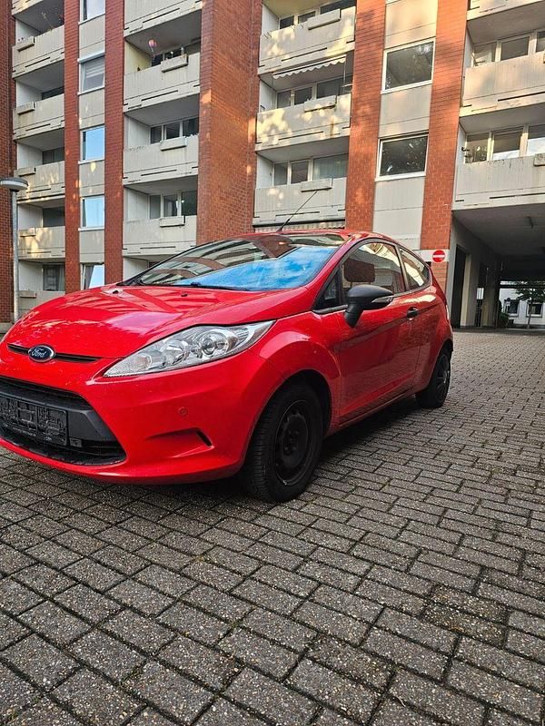 Rot Gebraucht 2012 Ford Fiesta Champions Edition Kleinwagen | 3.199 € (Fairer Preis) - Bild 1/4