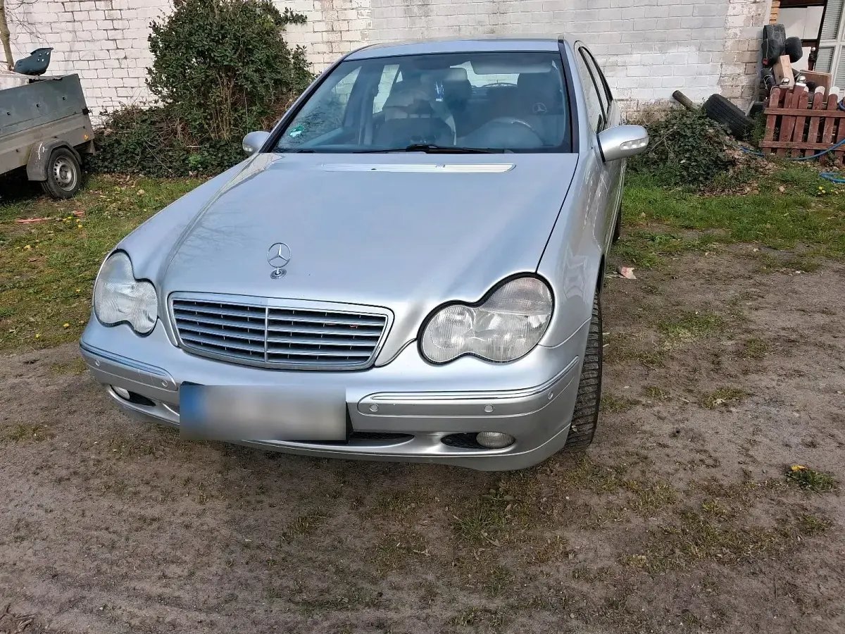 Gebraucht Mercedes 200 122 PS (89 kW) 2001 Silber Limousine