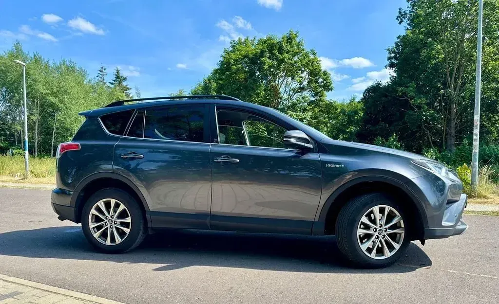 Gebraucht Toyota RAV4 Hybrid Team 197 PS (144 kW) 2018 Grau SUV