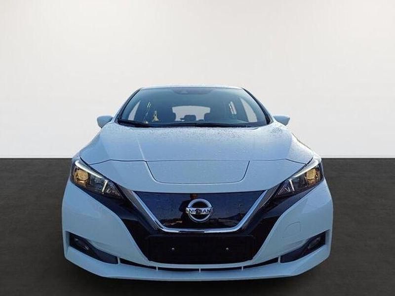 Gebraucht Nissan Leaf Acenta 110 kW (150 PS) 2021 Arctic solid white Kleinwagen