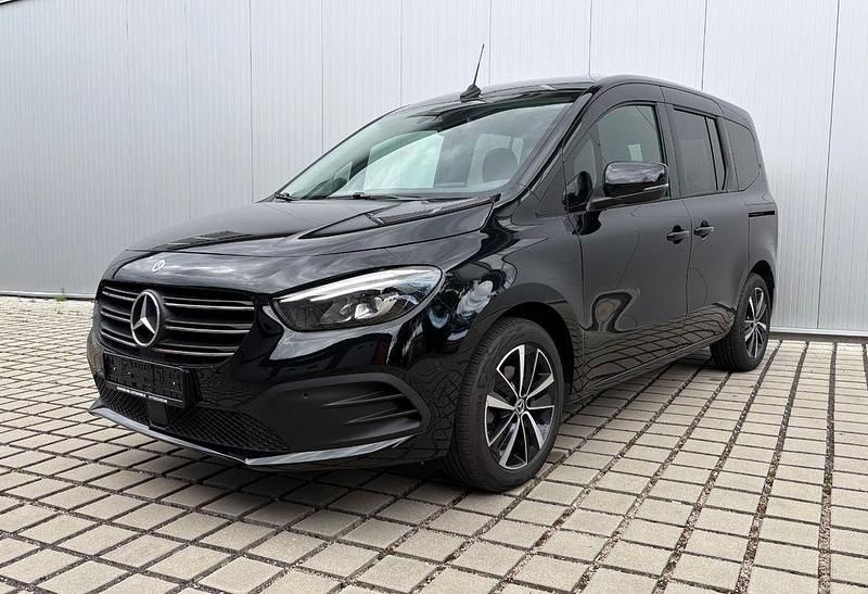 Schwarz Gebraucht 2023 Mercedes T180 Progressive Van / Kleinbus | 27.990 € (Fairer Preis) - Bild 1/4