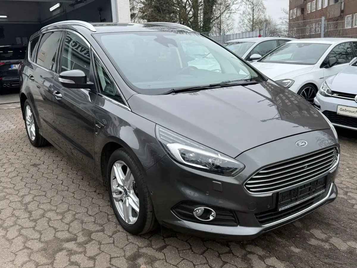 Gebraucht Ford S-MAX Titanium 160 PS (117 kW) 2018 Grau Van / Kleinbus