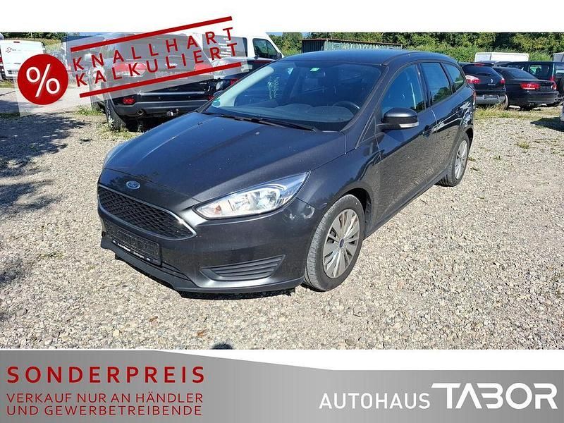 Magneticgrau (metallic) Gebraucht 2015 Ford Focus Trend Limousine | 7.785 € (Fairer Preis) - Bild 1/4