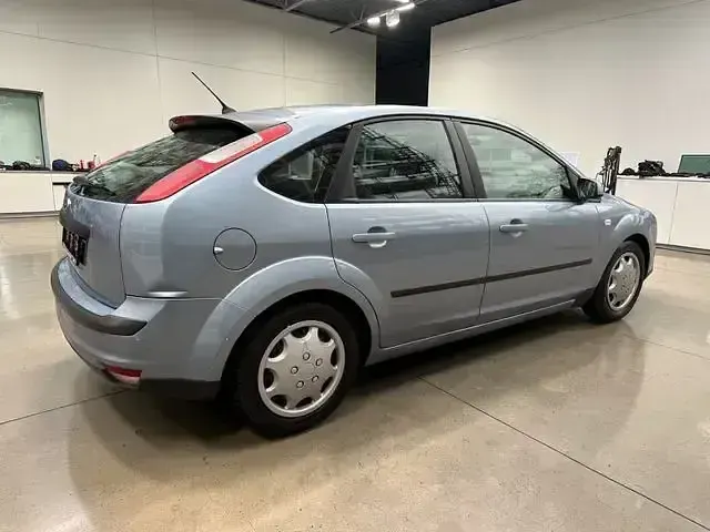 Usata Ford Focus Sport 146 CV (107 kW) 2005 Blu Berlina