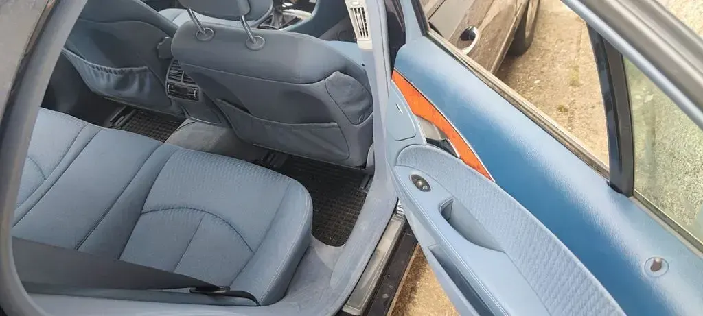 Gebraucht Mercedes E270 Elegance 177 PS (130 kW) 2003 Blau Limousine