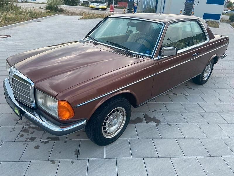 Braun Gebraucht 1979 Mercedes C230 Coupé | 14.300 € - Bild 1/4