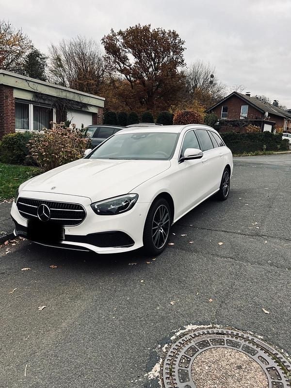 Weiß Gebraucht 2021 Mercedes E300 Kombi | 39.000 € - Bild 1/4