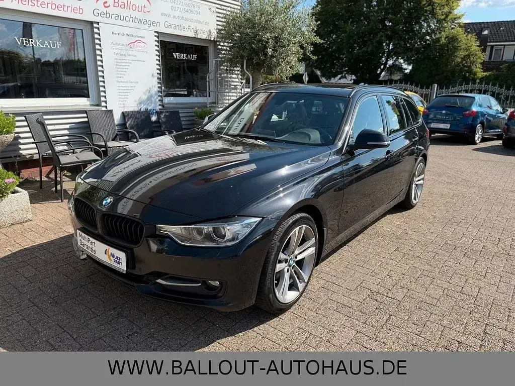 Gebraucht BMW 318 Sport Line 143 PS (105 kW) 2014 Schwarz Limousine