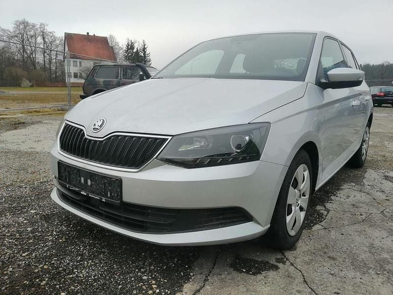 Silber Gebraucht 2015 Skoda Fabia Ambition Limousine | 7.290 € (Fairer Preis) - Bild 1/4