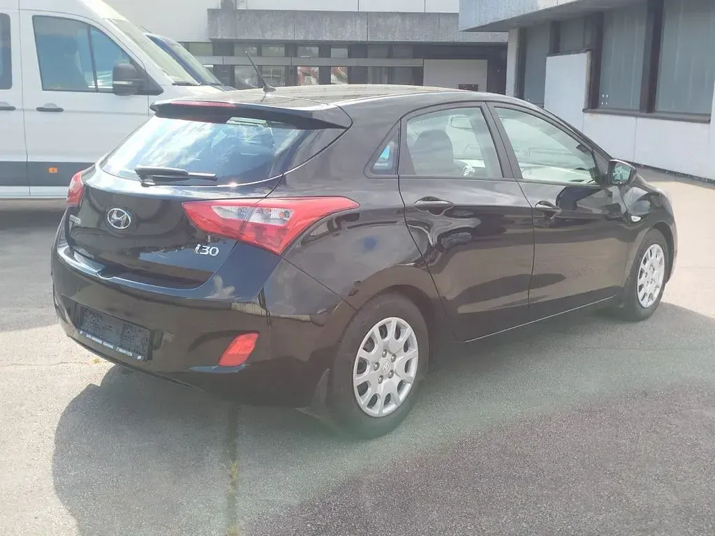 Gebraucht Hyundai i30 Style 135 PS (99 kW) 2013 Schwarz Limousine