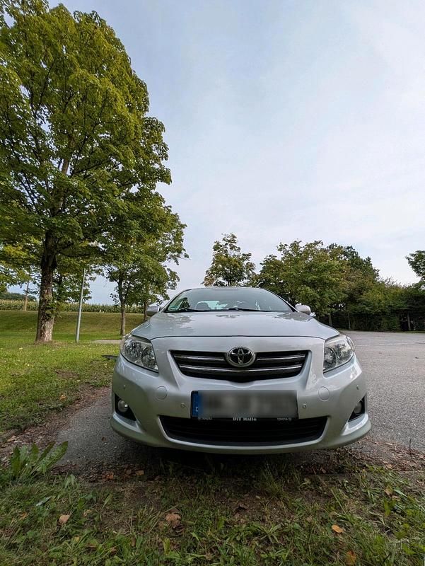 Silber Gebraucht 2008 Toyota Corolla Limousine | 5.850 € (Fairer Preis) - Bild 1/4