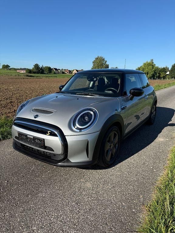 Silber Gebraucht 2023 Mini Cooper SE Essential Kleinwagen | 16.450 € (Superpreis) - Bild 1/4