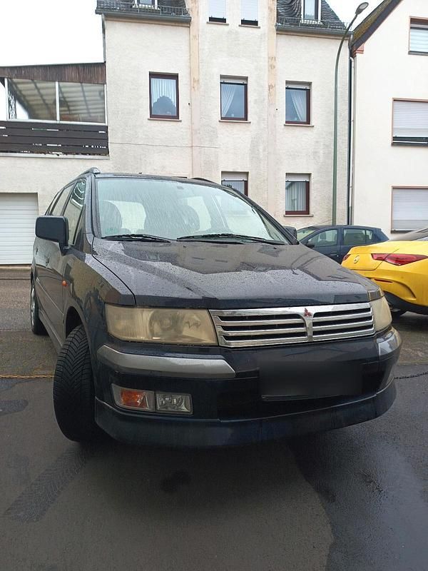 Blau Gebraucht 2000 Mitsubishi Space Wagon Van / Kleinbus | 2.000 € - Bild 1/4