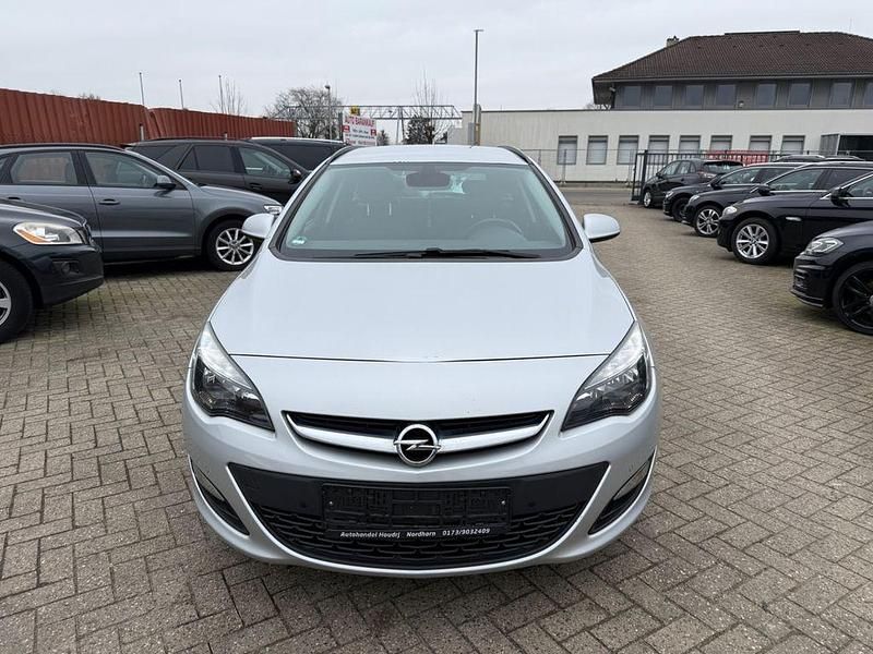 Gebraucht Opel Astra Energy 110 PS (80 kW) 2014 Silber Kombi