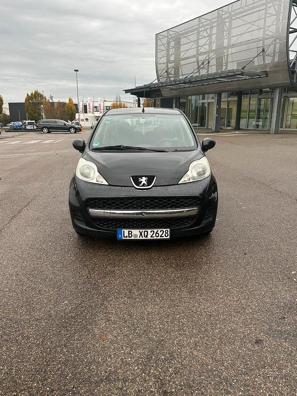 Schwarz Gebraucht 2011 Peugeot 107 Filou Kleinwagen | 2.450 € (Fairer Preis) - Bild 1/4