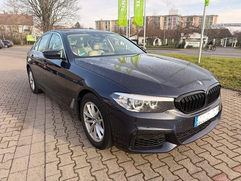 Blau Gebraucht 2017 BMW 520 Sport Line Limousine | 24.870 € (Guter Preis) - Bild 1/4