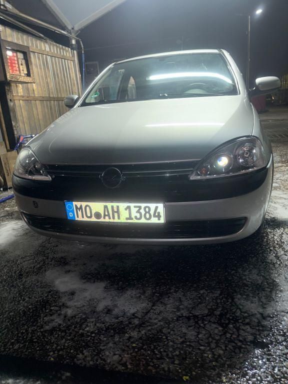 Usata Opel Corsa 60 CV (44 kW) 2004 Argento Utilitaria