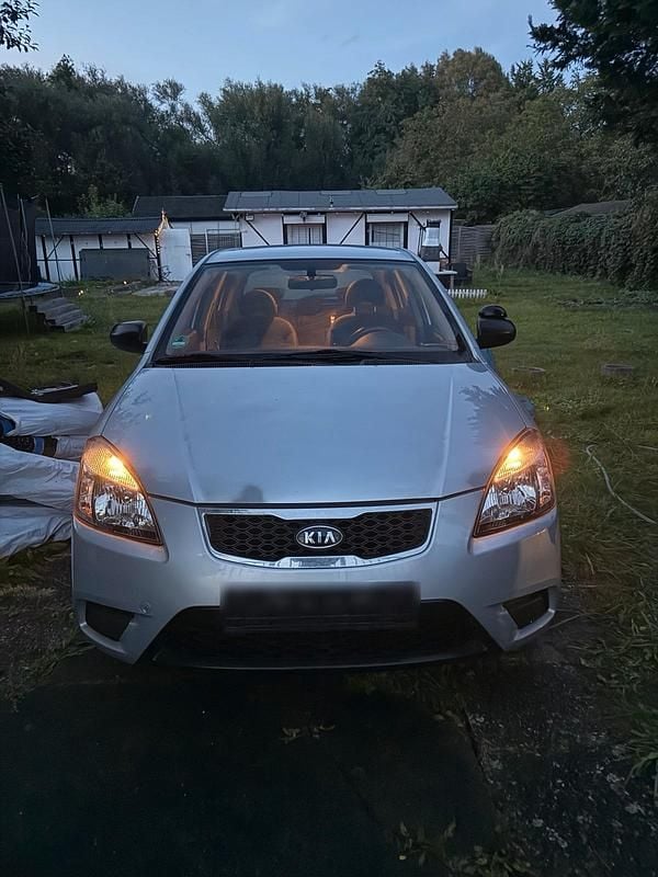 Silber Gebraucht 2010 Kia Rio Kleinwagen | 1.600 € (Superpreis) - Bild 1/4