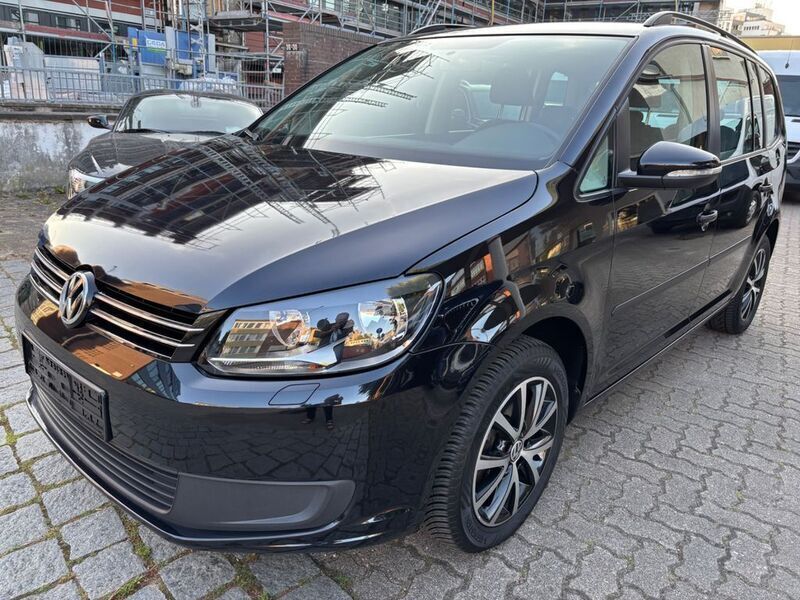 Schwarz Gebraucht 2015 VW Touran Trendline Van / Kleinbus | 13.450 € (Guter Preis) - Bild 1/4