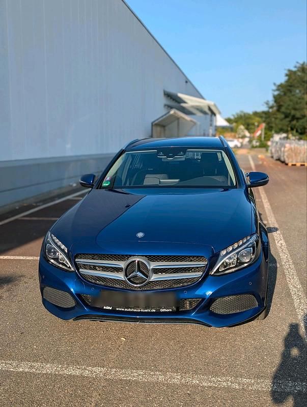Blau Gebraucht 2017 Mercedes C180 Kombi | 14.800 € (Guter Preis) - Bild 1/4