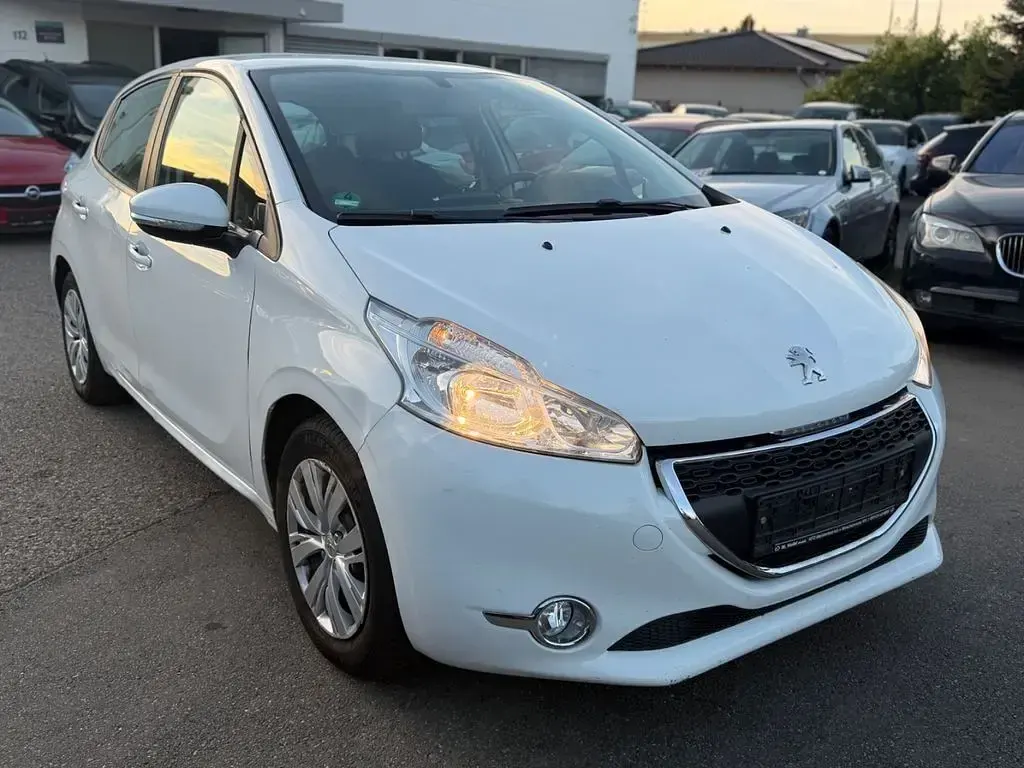 Gebraucht Peugeot 208 Active 82 PS (60 kW) 2012 Weiß Kleinwagen