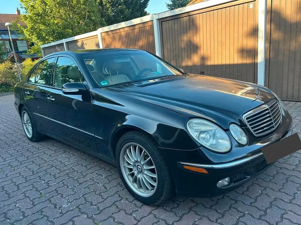 Używany Mercedes E320 Elegance 204 KM (150 kW) 2004 Czarny Sedan/Limuzyna