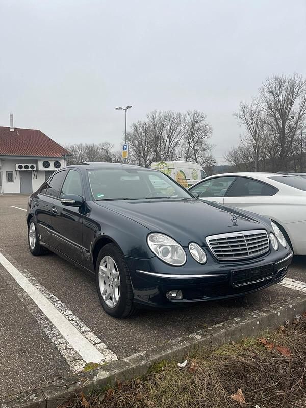 Gebraucht Mercedes E200 163 PS (119 kW) 2005 Blau Limousine