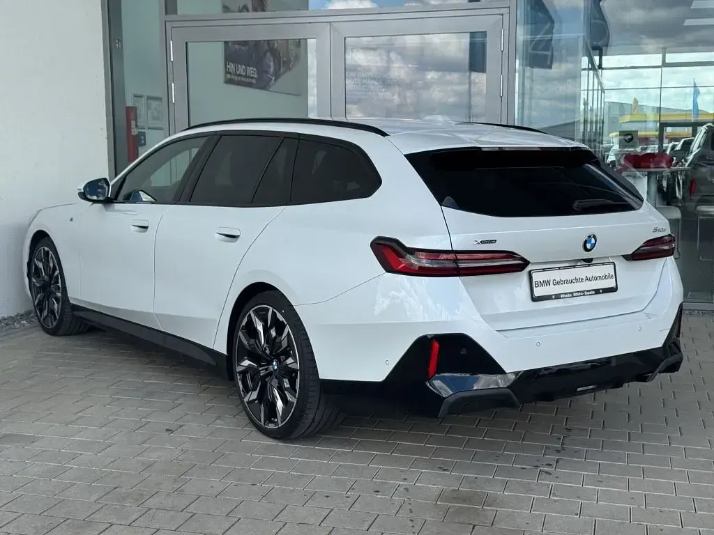 Gebraucht BMW 540 M Sport 303 PS (222 kW) 2025 Weiß Kombi
