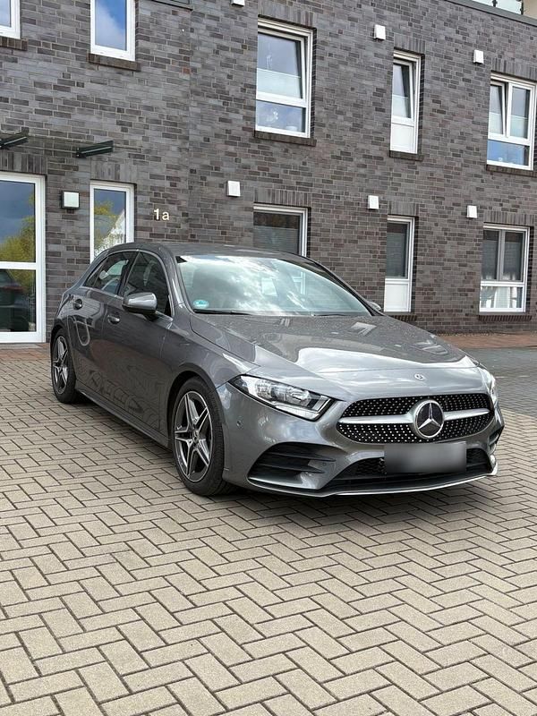 Gebraucht Mercedes A200 AMG line 163 PS (119 kW) 2019 Grau Limousine