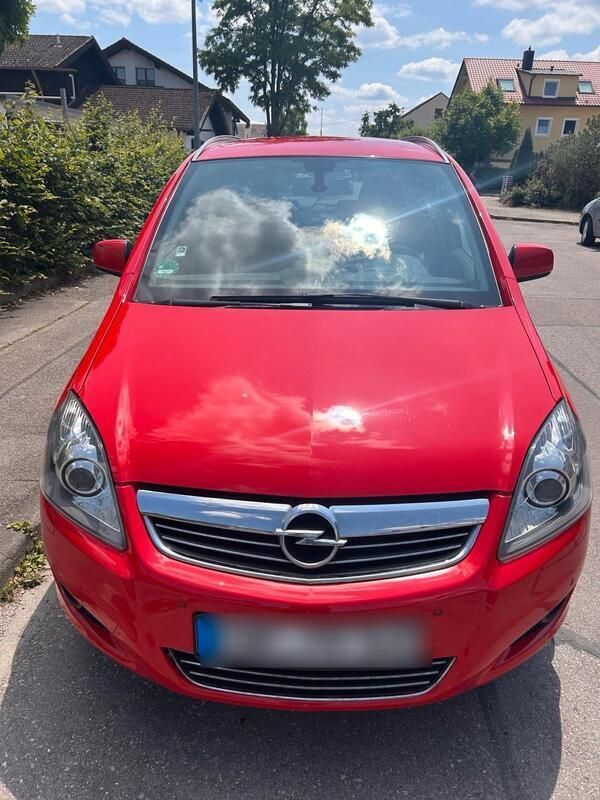 Rot Gebraucht 2012 Opel Zafira Van / Kleinbus | 5.000 € (Fairer Preis) - Bild 1/4