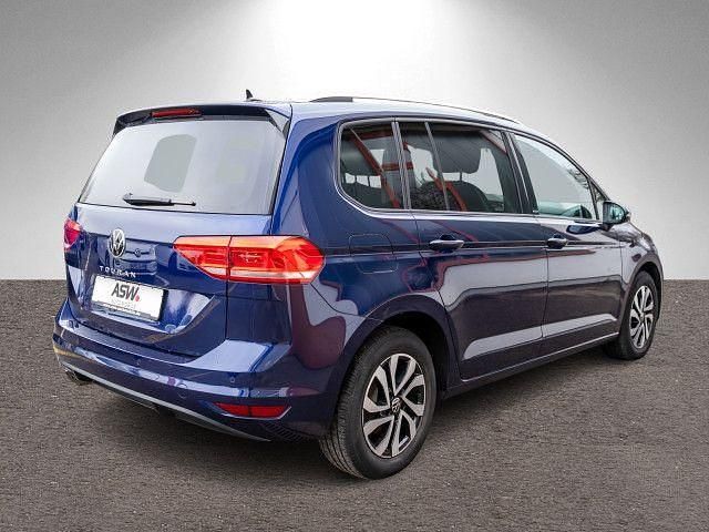 Gebraucht VW Touran Active 150 PS (110 kW) 2022 Atlantik blue metallic Van / Kleinbus