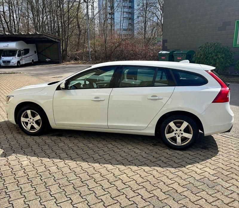 Gebraucht Volvo V60 R-Design 150 PS (110 kW) 2018 Weiß Kombi