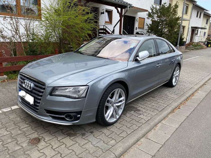 Grau Gebraucht 2010 Audi A8 Limousine | 15.900 € (Etwas zu teuer) - Bild 1/4