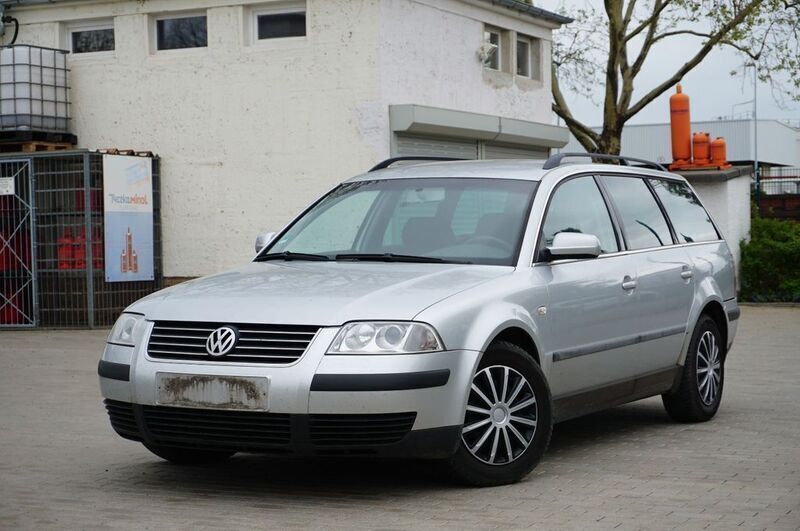 Silber Gebraucht 2002 VW Passat Basis Kombi | 900 € (Guter Preis) - Bild 1/4