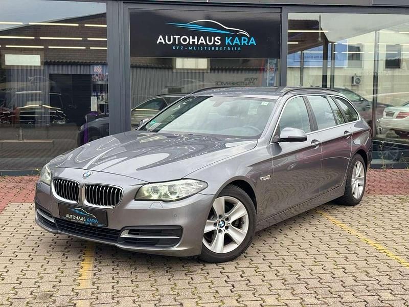 Spacegrau metallic Gebraucht 2016 BMW 520 Sport Line Kombi | 10.999 € (Fairer Preis) - Bild 1/4