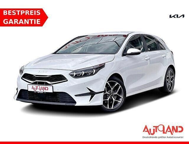 Weiß Gebraucht 2023 Kia Ceed 2 Limousine | 26.490 € (Etwas zu teuer) - Bild 1/4