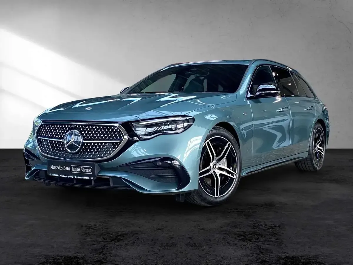 Gebraucht Mercedes E300 AMG line 313 PS (230 kW) 2025 Verdesilber Kombi