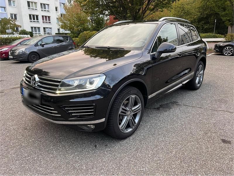 Schwarz Gebraucht 2015 VW Touareg R-line SUV | 17.900 € (Fairer Preis) - Bild 1/4