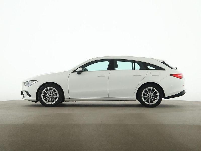 Gebraucht Mercedes CLA200 Shooting Brake 163 PS (119 kW) 2022 Weiß Kombi