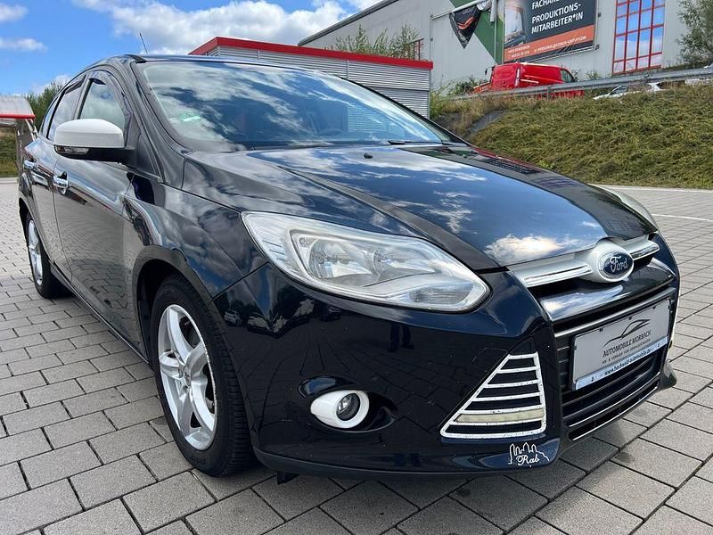 Gebraucht Ford Focus Trend 150 PS (110 kW) 2011 Pantherschwarz metallic Limousine