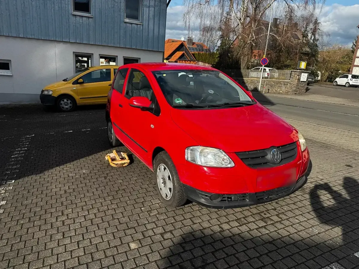 Second-hand VW Fox 75 CP (55 kW) 2005 Roșu Hatchback