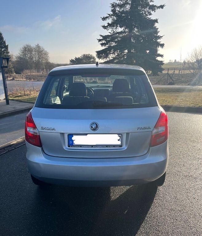 Gebraucht Skoda Fabia Ambition 75 PS (55 kW) 2014 Silber Limousine
