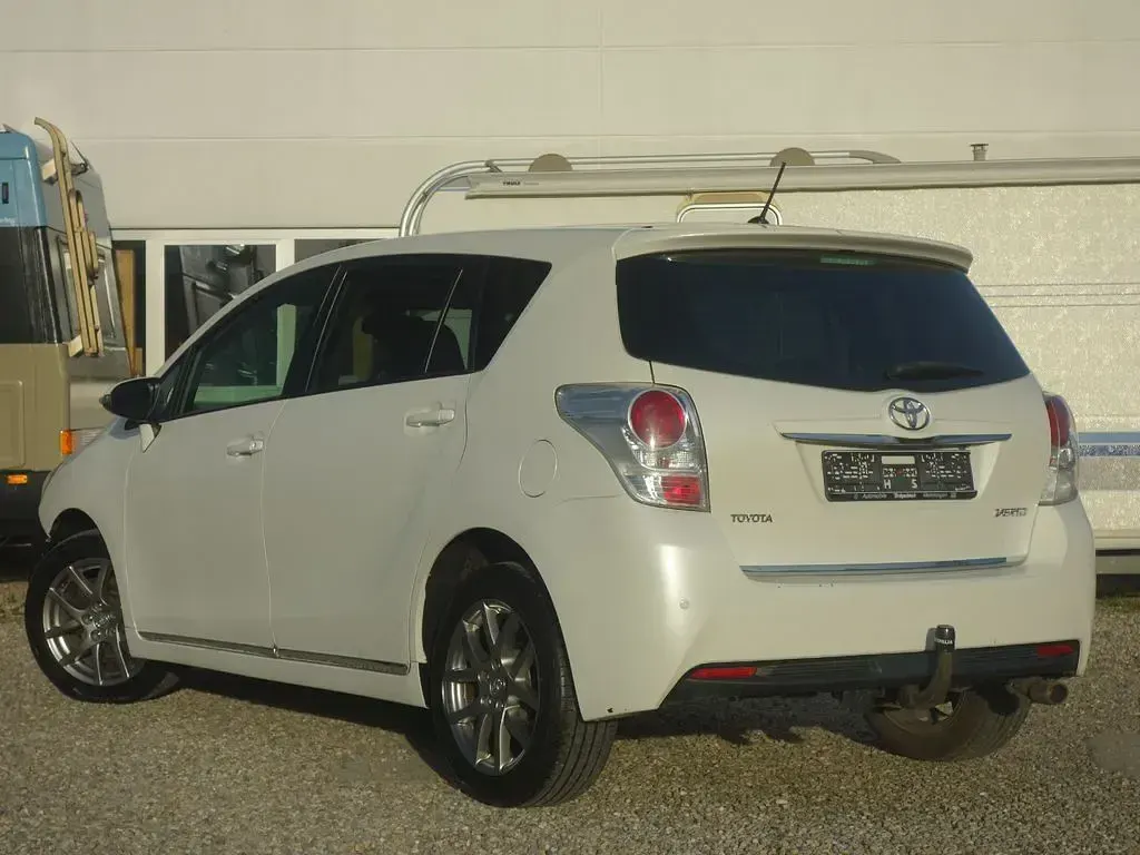 Gebraucht Toyota Verso 124 PS (91 kW) 2013 Weiß Van / Kleinbus