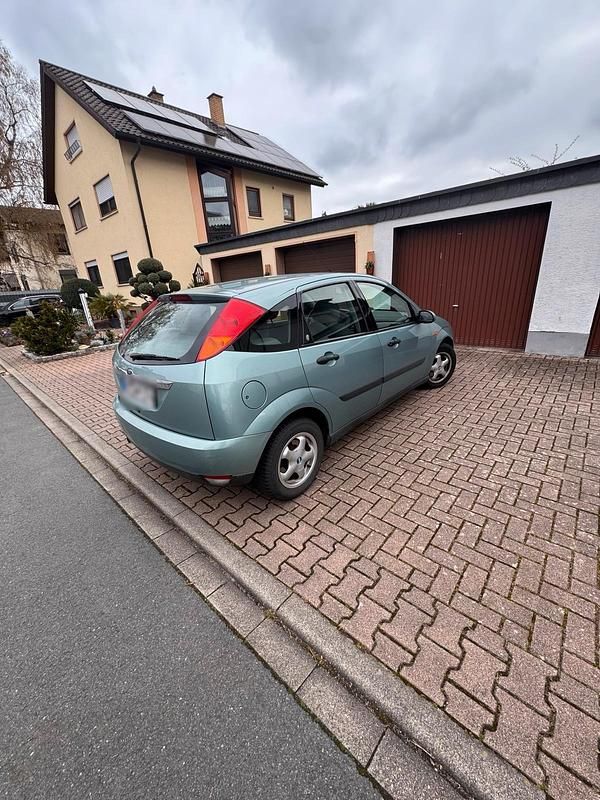 Gebraucht Ford Focus 100 PS (73 kW) 2000 Andere farben Limousine