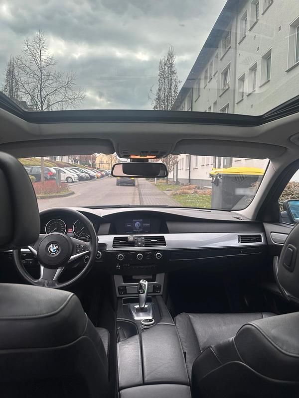 Gebraucht BMW 525 197 PS (144 kW) 2008 Schwarz Kombi