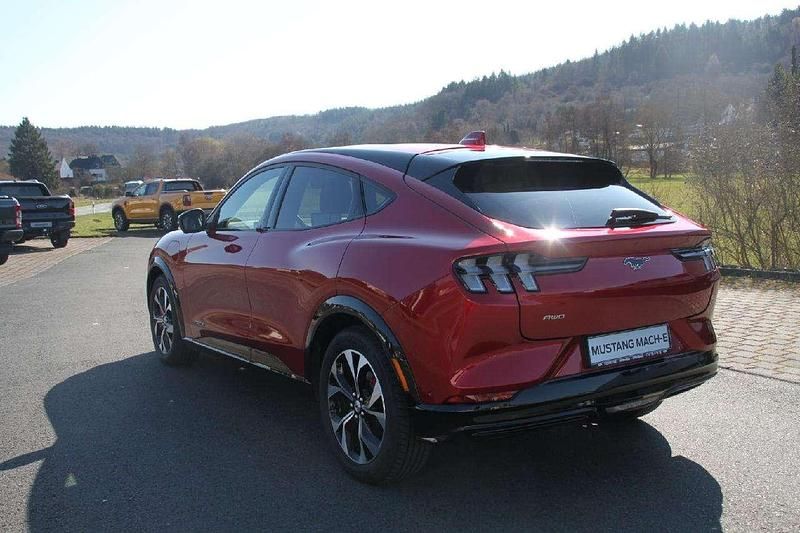 Gebraucht Ford Mustang Mach-E Basis 197 kW (269 PS) 2022 Lucidrot metallic SUV