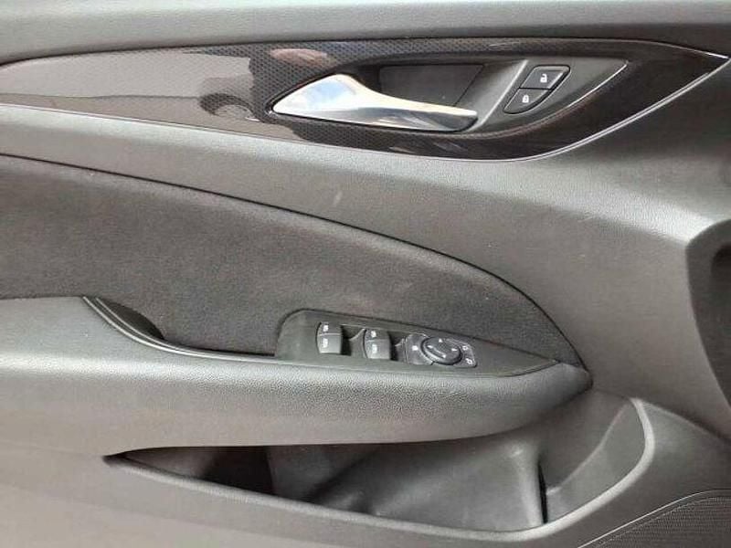 Gebraucht Opel Insignia Elegance 122 PS (89 kW) 2022 Mondstein grau metallic Kombi